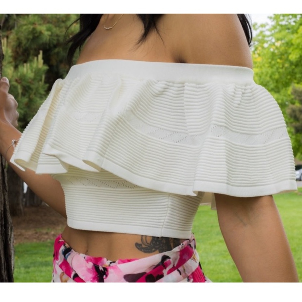 SALE 🎉 White Ruffle Crop Top
